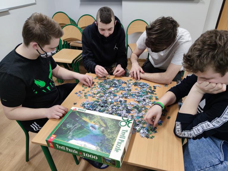 Międzynarodowy Dzień Puzzli w OSiW OHP w Niechanowie