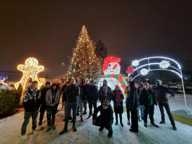 Uczestnicy Ośrodka Szkolenia i Wychowania w Próchnowie na Jarmarku Bożonarodzeniowym