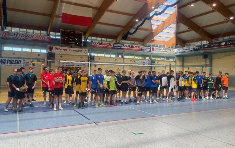 VII Wojewódzki turniej piłki siatkowej chłopców OHP w Dąbrowie Tarnowskiej