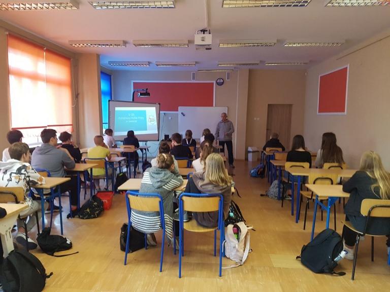 Ósmoklasisto wybierz dobrze! Spotkania kadry 1-21 OHP w Jaworze z uczniami szkół podstawowych