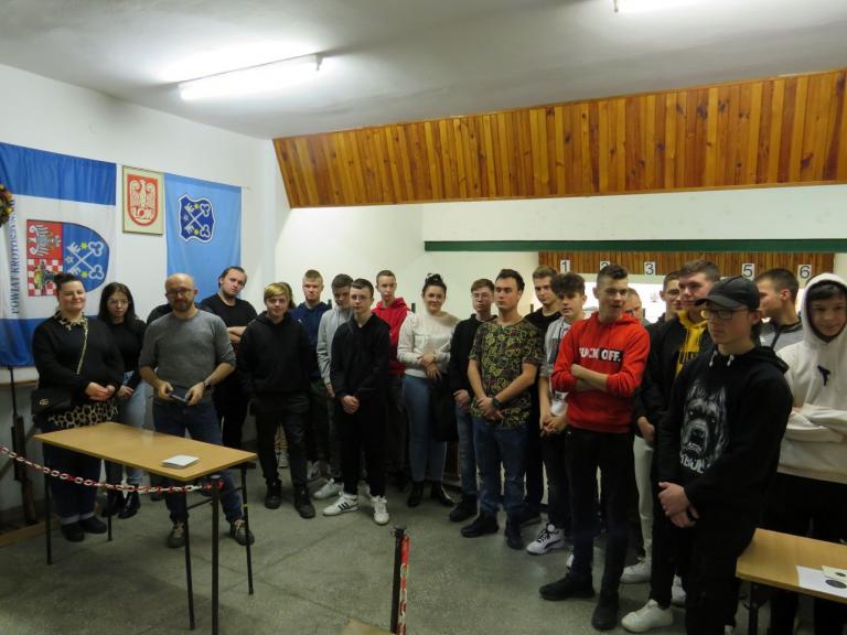 Mistrzostwa Hufca Pracy 15-2 w Krotoszynie w Strzelaniu z Broni Pneumatycznej i Rzucie Lotką