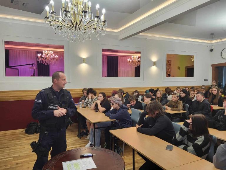 Spotkanie z funkcjonariuszem Policji w Bielawie