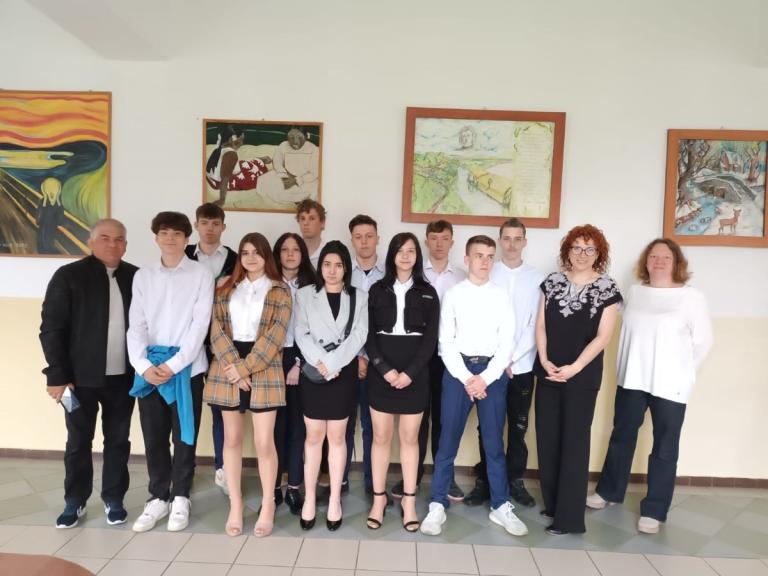 Uczestnicy OSiW OHP w Ząbkowicach Śląskich  podczas egzaminu ósmoklasisty 