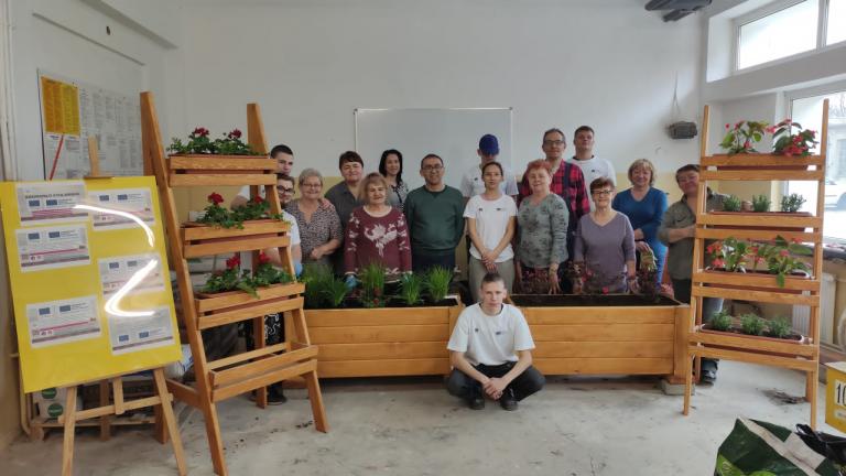 Projekt „Razem tworzymy rzemiosło stolarskie - młodzież dla seniorów” finansowany ze środków Unii Europejskiej w ramach Programu Europejski Korpus Solidarności