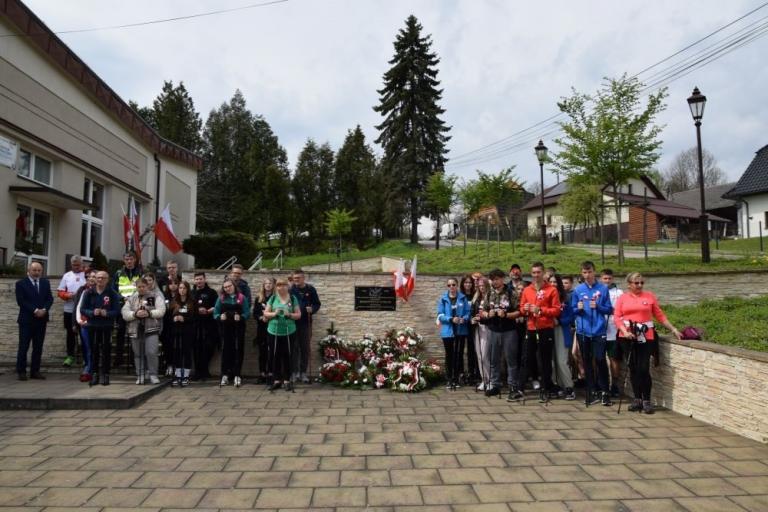 Rajd patriotyczny nordic walking młodzieży i kadry OHP dla uczczenia 232. rocznicy uchwalenia Konstytucji 3 Maja