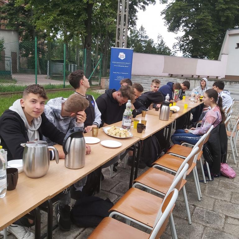 Piknik z okazji zakończenia roku szkolnego w Hufcu Pracy w Ostrzeszowie