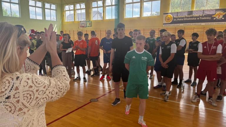 Hufiec Pracy z Trzebnicy zdobył III miejsce w Wojewódzkich Mistrzostwach OHP halowej piłki nożnej chłopców w Trzebnicy