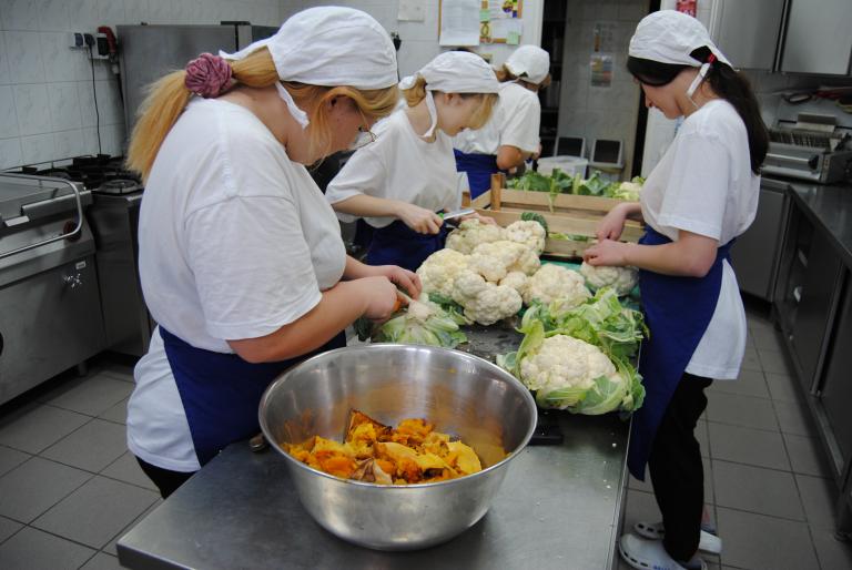 Dary jesieni w kuchni Ośrodka Szkolenia i Wychowania w Szamocinie 
