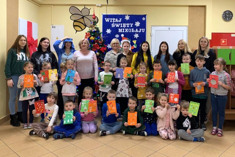Zambrów: Kartki bożonarodzeniowe z przedszkolakami