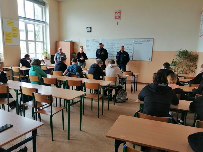 Spotkanie z Policją w Hufcu Pracy w Dzierżoniowie