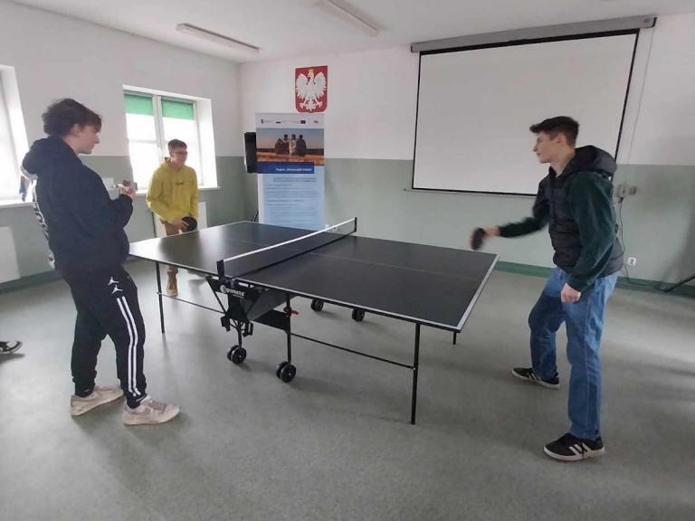 Grajewo: Młodzież doskonali umiejętności tenisa stołowego