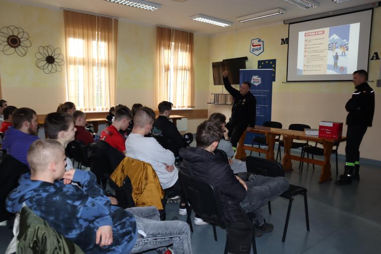 Spotkanie młodzieży z Ośrodka Szkolenia i Wychowania w Próchnowie z przedstawicielami Państwowej Straży Pożarnej w Chodzieży