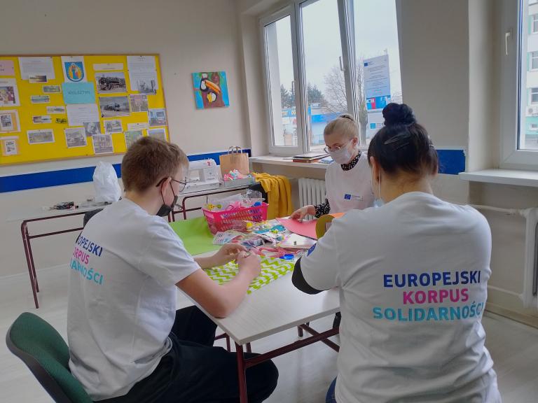 Akcja szycia poduszek w Wolsztynie w ramach Europejskiego Korpusu Solidarności