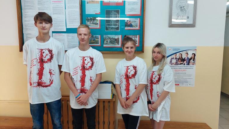 Młodzież z OSiW OHP Stargard w rocznicę Powstania Warszawskiego