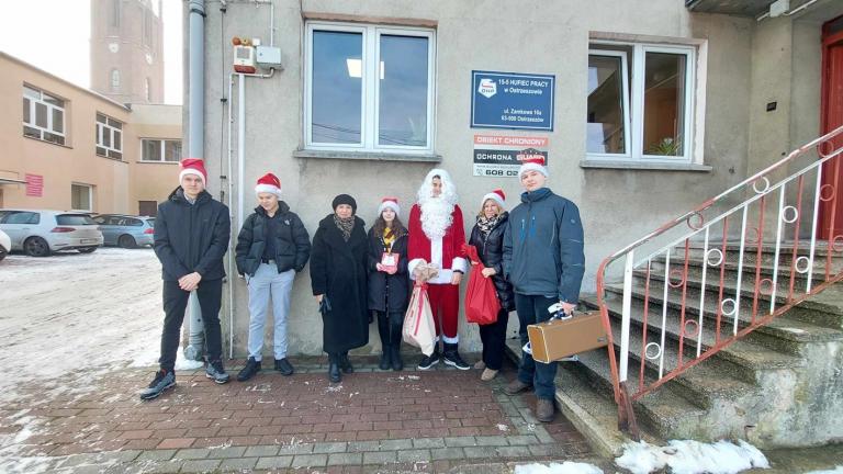 Mikołajki w przedszkolu – wizyta uczestników z Hufca Pracy w Ostrzeszowie