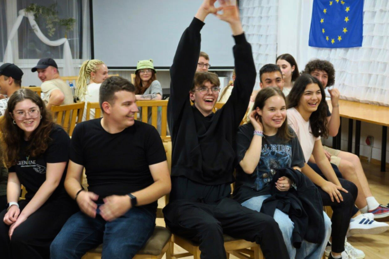 Wymiana młodzieży w Olsztynie - młodzież podczas zabawy integracyjnej