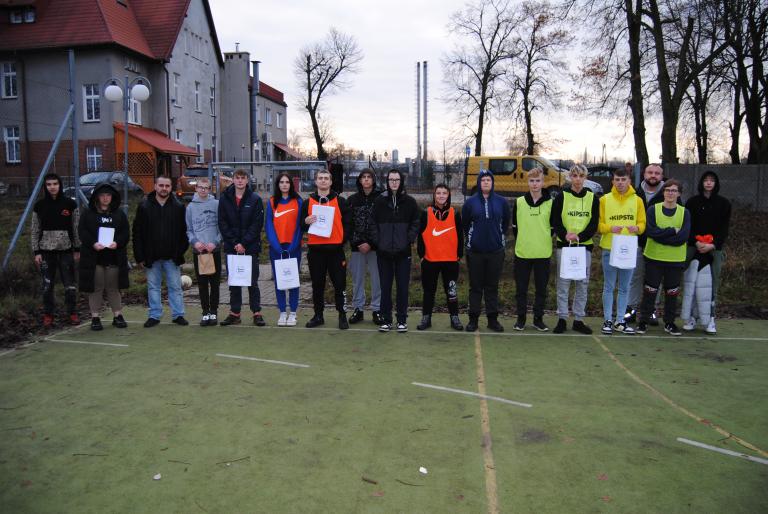 Mikołajkowy Turniej Piłki Nożnej z Absolwentami w Ośrodku Szkolenia i Wychowania w Szamocinie