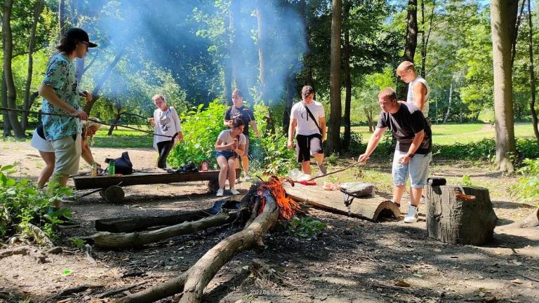 Młodzież z Wałbrzycha sprząta szlaki turystyczne