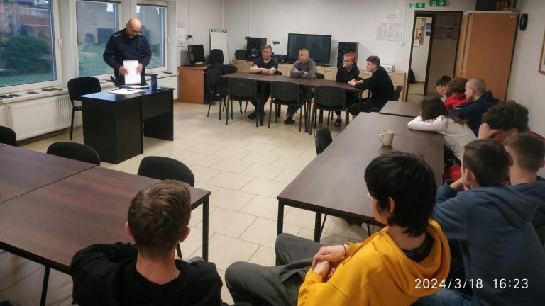 „Wygrać życie”- spotkanie z policjantami w OSiW Włodawa