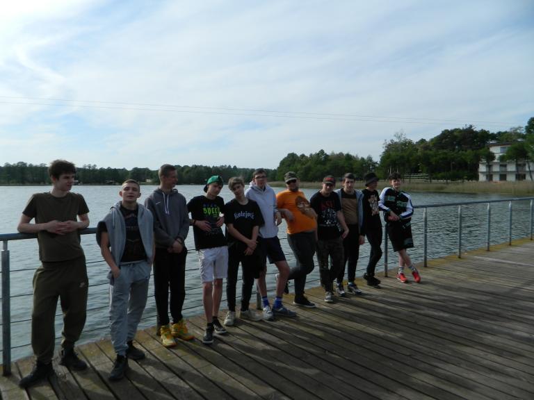 Uczestnicy z Ośrodka Szkolenia i Wychowania w Próchnowie na rajdzie wokół Jeziora Margonińskiego