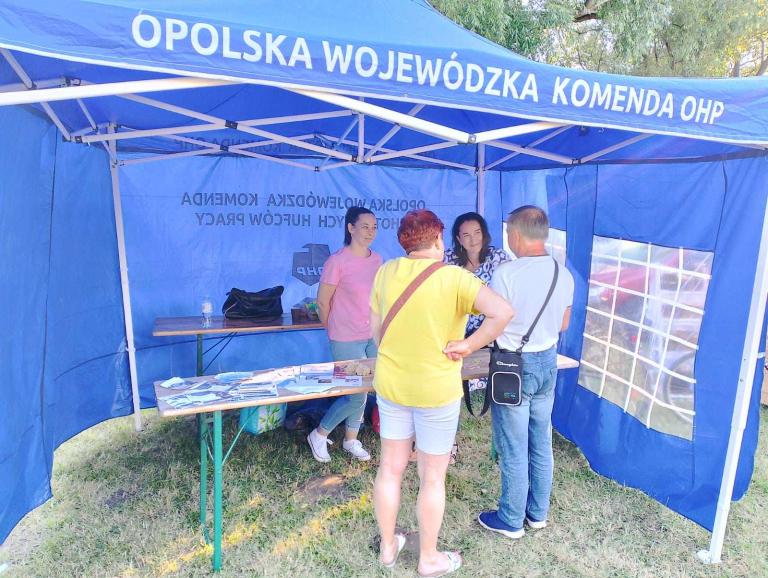 Promocja oleskich jednostek MCK i OSiW podczas Dni Praszki