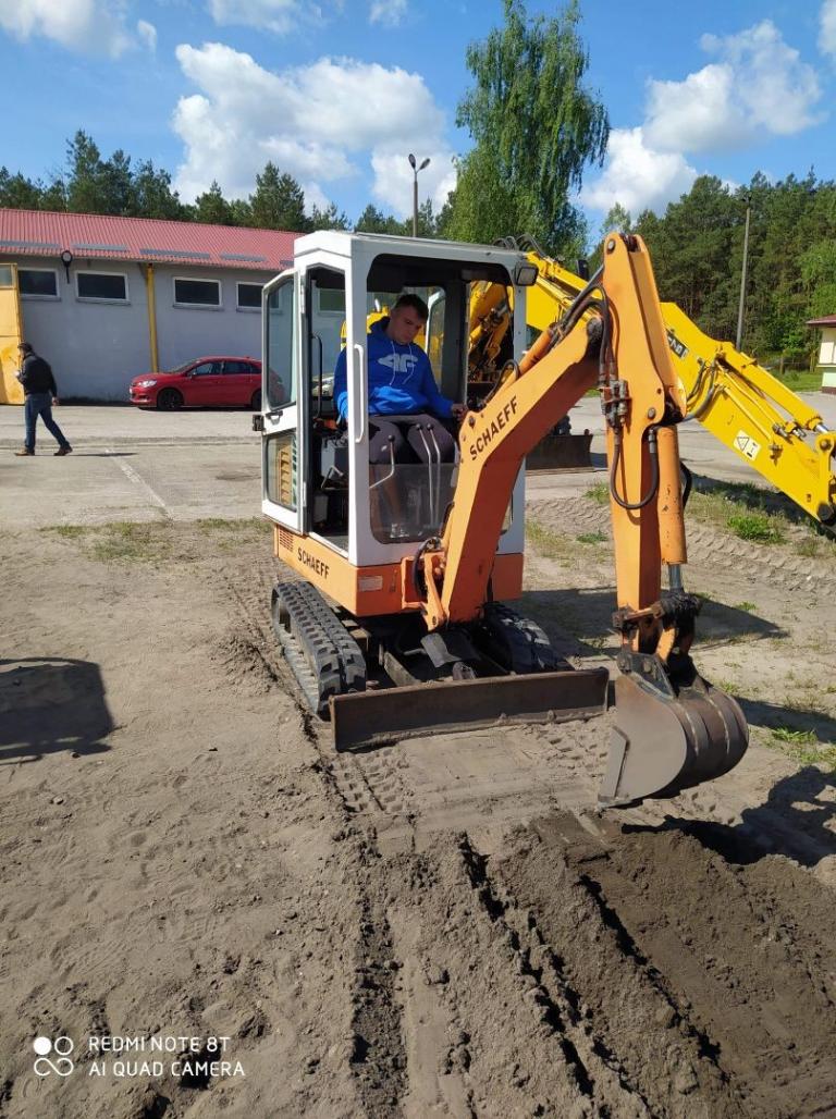 Zakończenie szkolenia zawodowego operatora koparki 