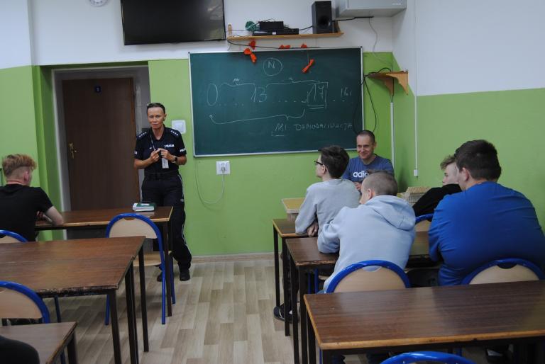 Spotkanie z policją w Ośrodku Szkolenia i Wychowania OHP w Szamocinie 