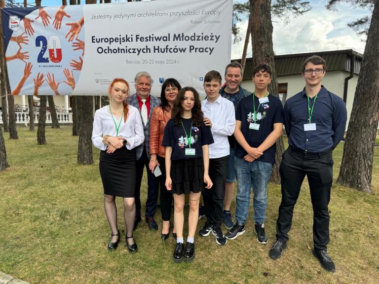 Młodzież z Wielkopolskiej Wojewódzkiej Komendy OHP w Poznaniu na Europejskim Festiwalu Młodzieży Ochotniczych Hufców Pracy