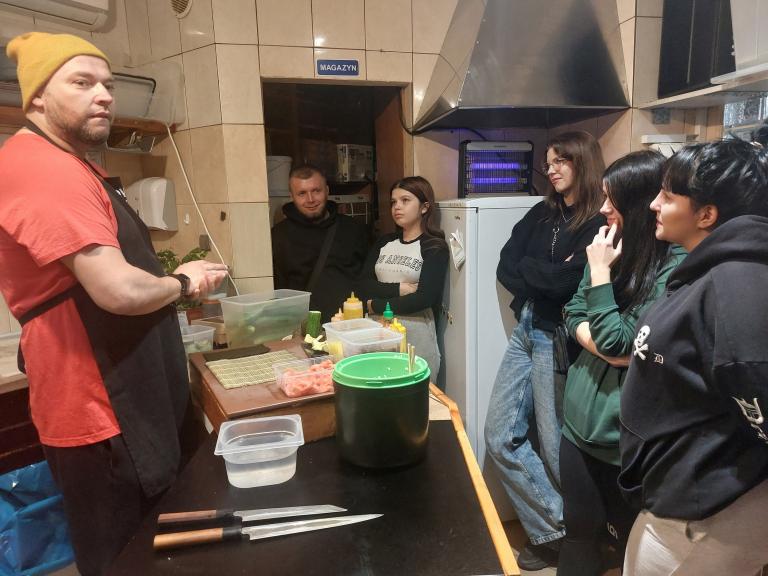 Smakowita Lekcja Gastronomii. Wizyta Studyjna Absolwentów w restauracji EdoSushi w Inowrocławiu