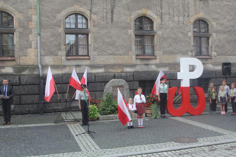 „ Pierwszy sierpnia -dzień krwawy. Powstał naród Warszawy, By uwolnić stolicę od zła” 