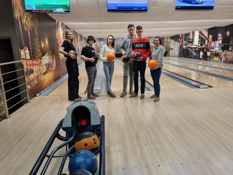 Gra w bowling z uczestnikami Hufca Pracy w Kaliszu