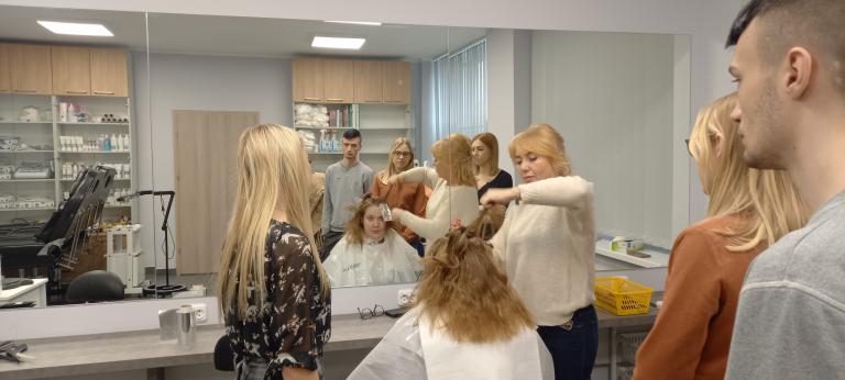 Zakończenie szkolenia „Koloryzacja włosów” w Toruniu