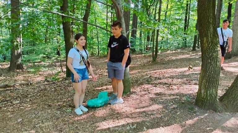 Młodzież z Wałbrzycha sprząta szlaki turystyczne