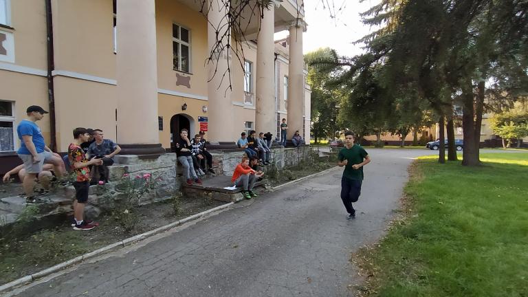 Bieg na 800 m w Ośrodku Szkolenia i Wychowania OHP w Niechanowie 