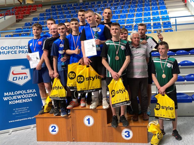 V Wojewódzki Turniej Piłki Siatkowej Chłopców OHP w Dąbrowie Tarnowskiej