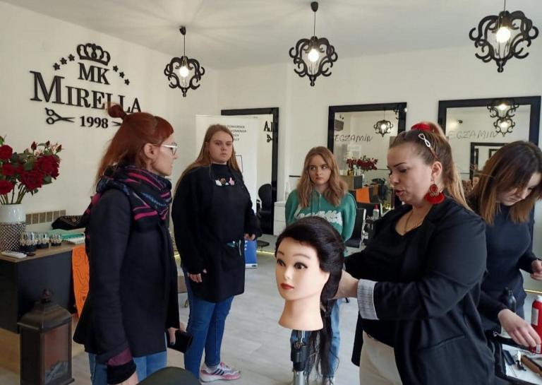 „Przyjaciele OHP 2022” – Mirella Salon Fryzjerski w  Bydgoszczy