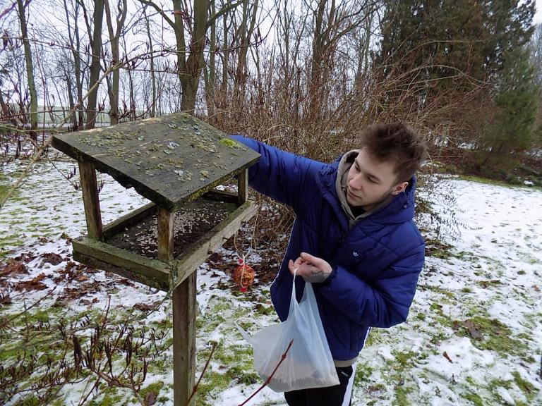 Zimowa pomoc zwierzętom w OSiW w Próchnowie