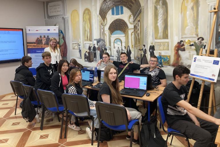 Łomża: Kurs komputerowy podnoszący kompetencje cyfrowe w ramach projektu „WYstartujMY RAZEM”