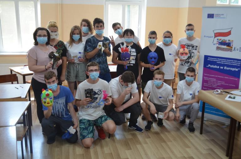 Konkurs na najpiękniejszą maskę wenecką w ramach projektu „Polska w Europie” w Szamocinie