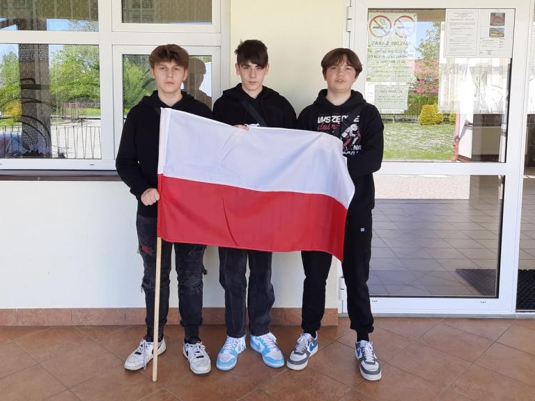 Dzień Flagi Rzeczypospolitej Polskiej w OSiW Iwonicz