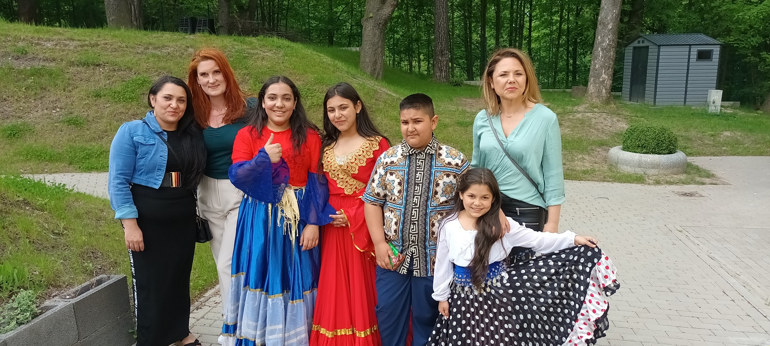 Piknik rodzinny z okazji Dnia Matki – występ młodzieży romskiej w Wałbrzychu