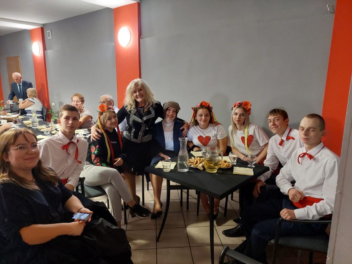 Obchody Dnia Seniora w Ząbkowickim Centrum Kultury i Turystyki z udziałem młodzieży z OSiW OHP Ząbkowice Śląskie
