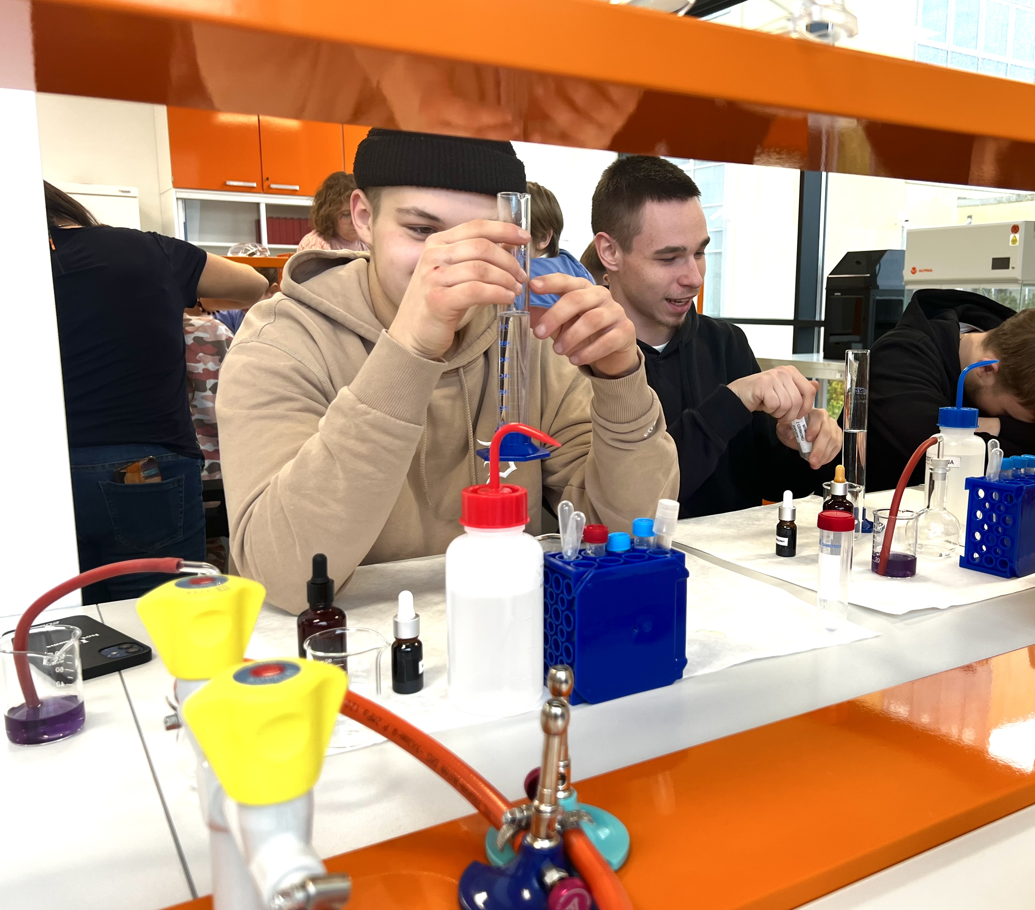 WAMA 2 Młodzież z Olsztyna odkrywa magię chemii
