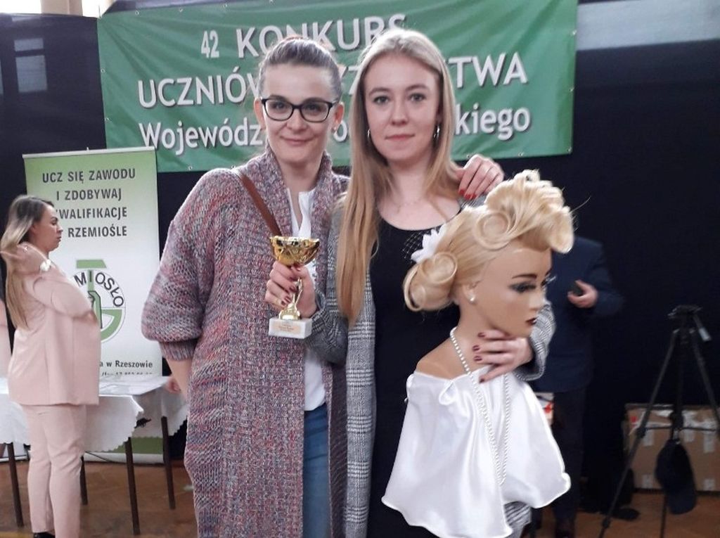 Paulina Wojdyło wraz z mistrzem szkolącym panią Ewą Płocicą
