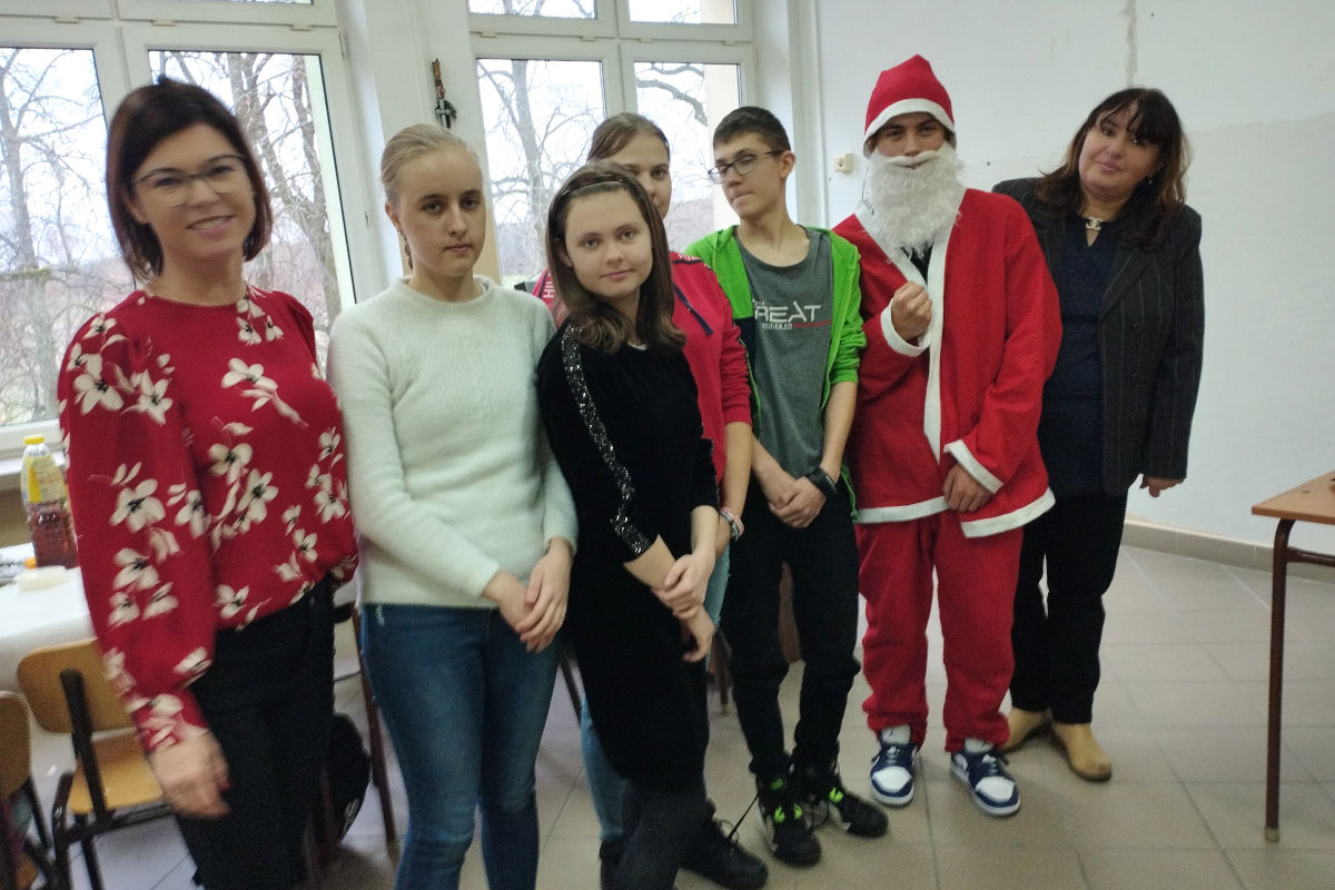 Grajewo: Magia świąt w szkole – spotkania opłatkowe z Hufcem Pracy