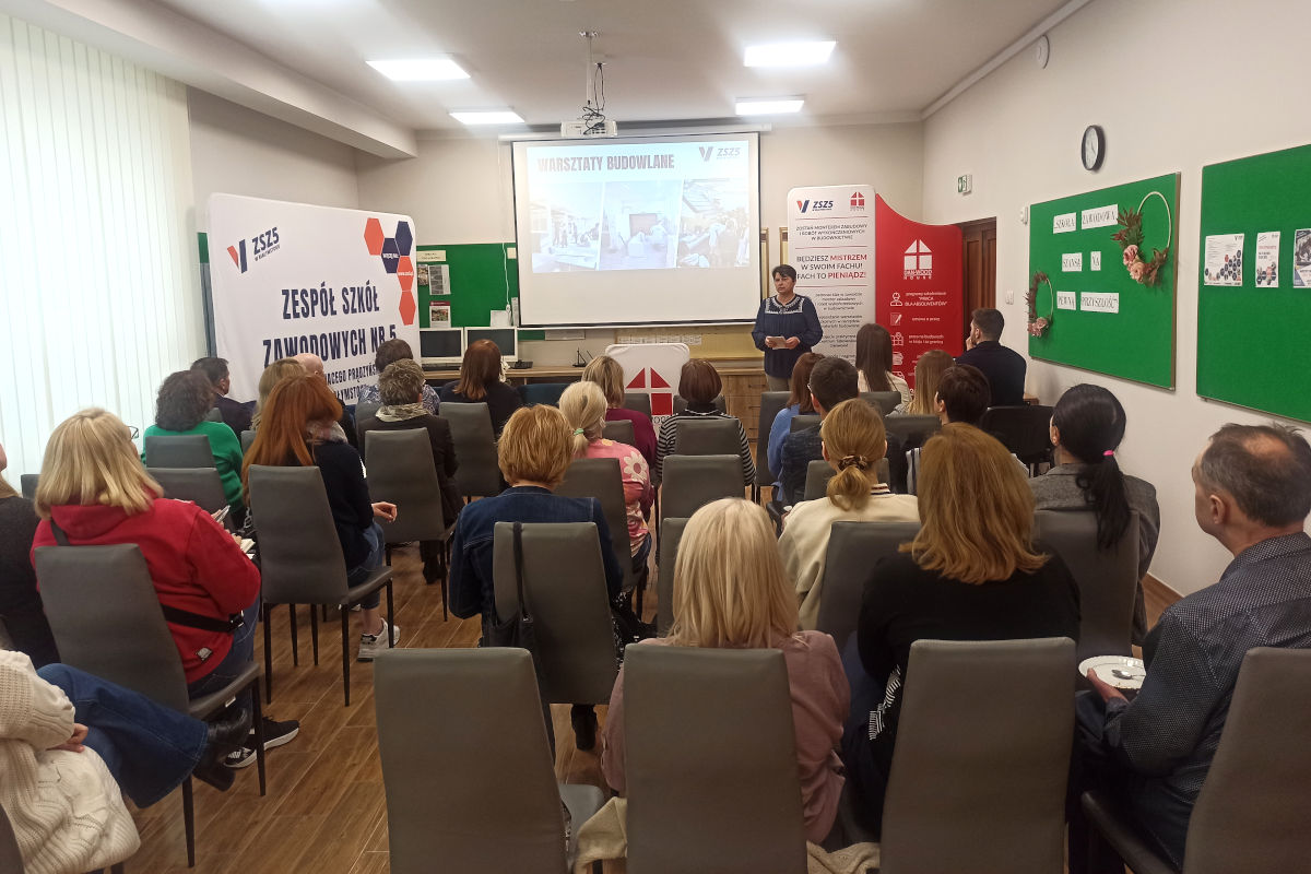 Białystok: Doradcy zawodowi na spotkaniu promującym szkolnictwo branżowe
