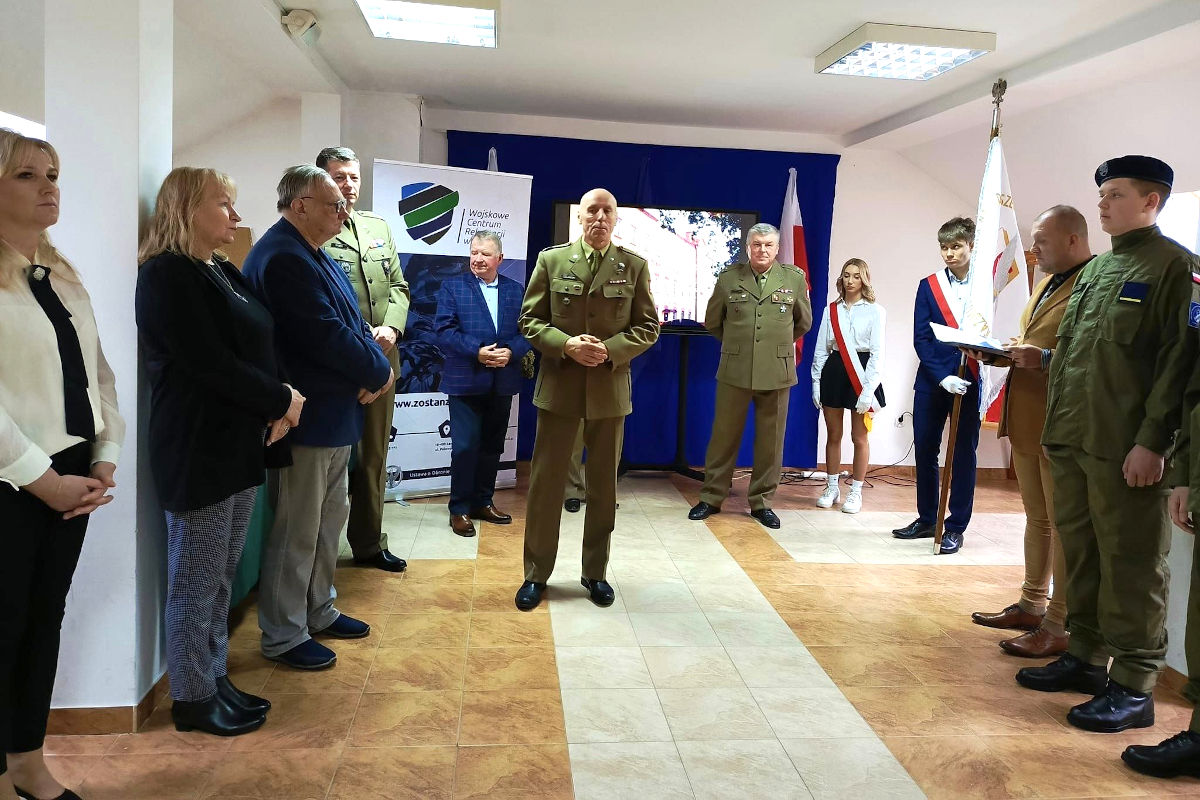 Łomża: Uczestnicy Hufca Pracy w Branżowym Oddziale Wojskowym - pilotażowy projekt edukacyjny