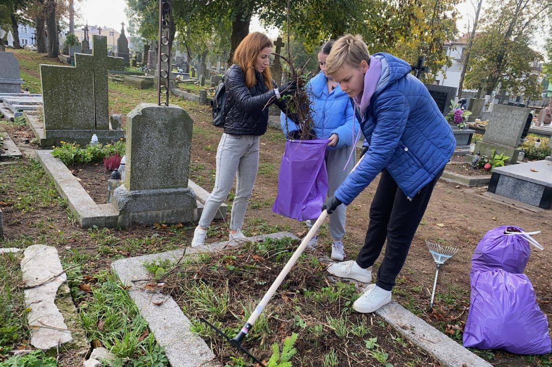 hpk sprzątanie grobów 28102024 02